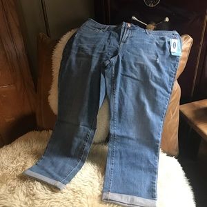Old Navy Cropped Cuffed Medium Wash Mid-Rise Jeans 14